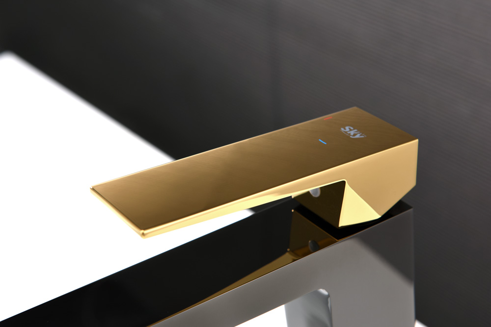 Hohe Einhebel-Waschtischarmatur INFINITE Schwarz (glänzend) / Gold glänzend